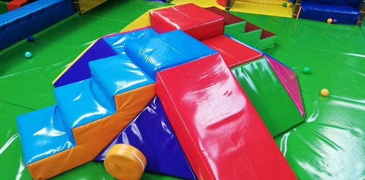 [KlimPyrG] Kletterpyramide für die Kleinsten (320x320x60cm)